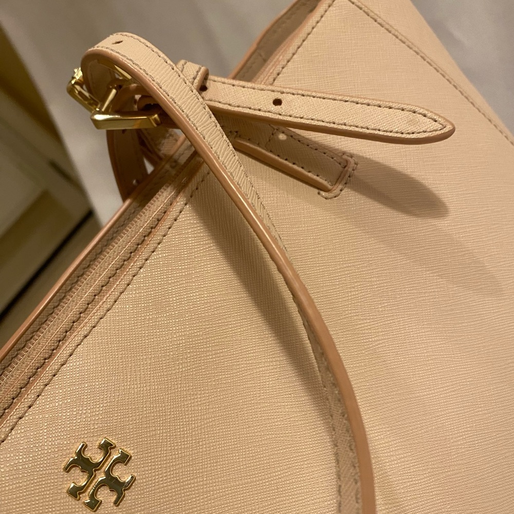 Tory Burch Cream Tote - Picture 9 of 10